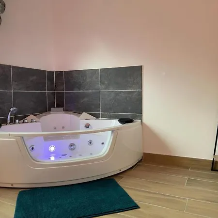 Ng Suitehome - Lille I I Gare I Metro Alsace - Grand T2 - Balneo - Netflix - Wifi - Cuisine 公寓 *